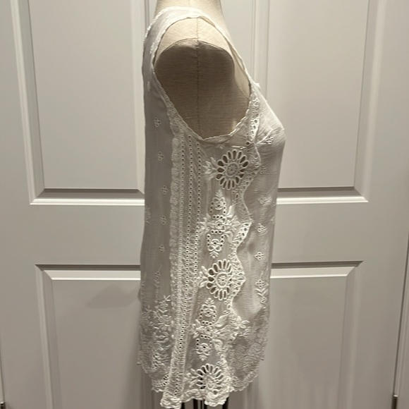 Johnny Was white embroidered/cut out tunic top size small - Picture 3 of 7